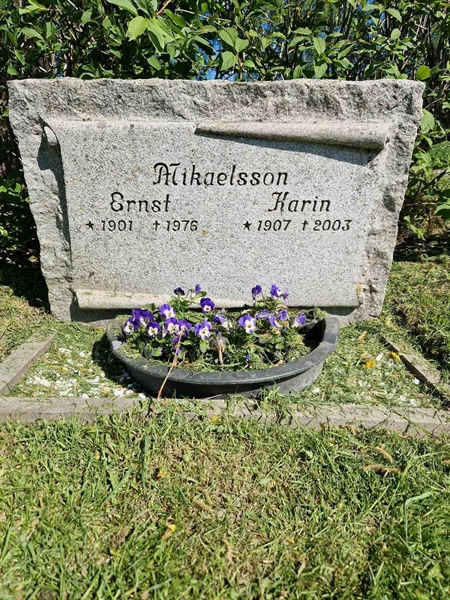 Grave number: 501 26 5348-5349