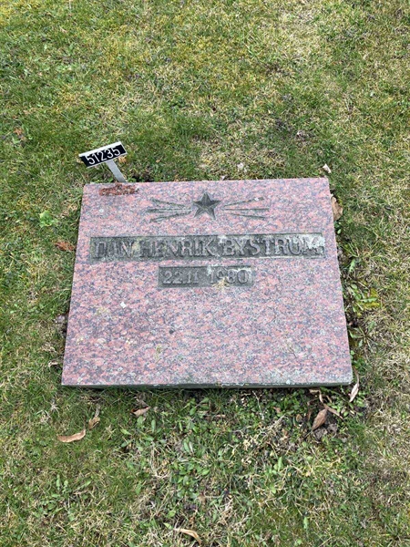 Grave number: R 01   307