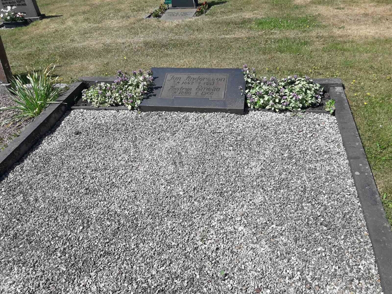 Grave number: TÖ 4   232