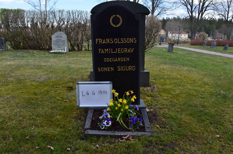 Grave number: LG G    13, 14