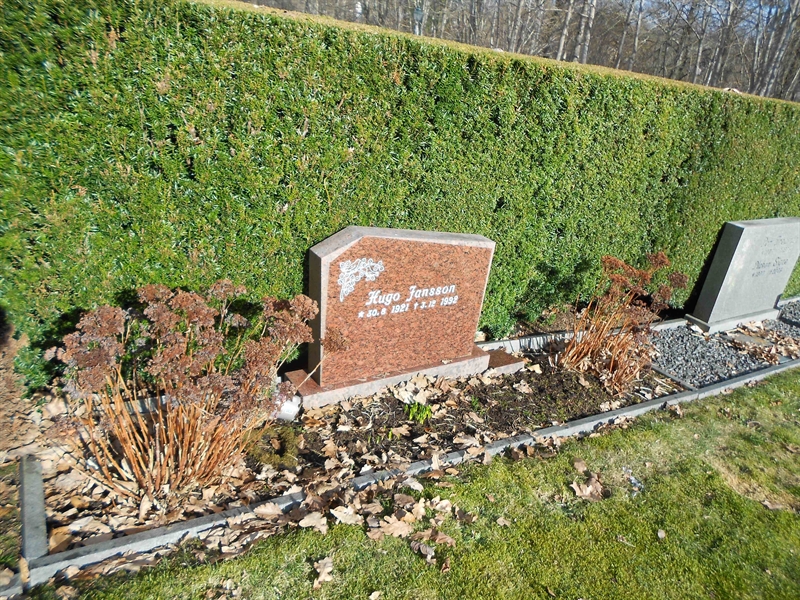 Grave number: NÅ N5     8, 9