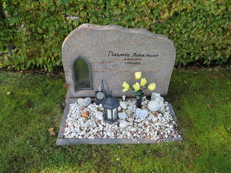 Grave number: 1 12    1