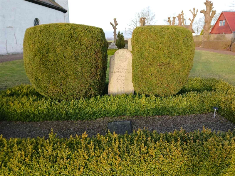 Grave number: TI A 659, 660, 661
