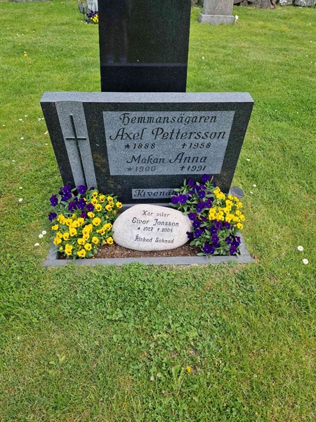 Grave number: 04 A   45, 46