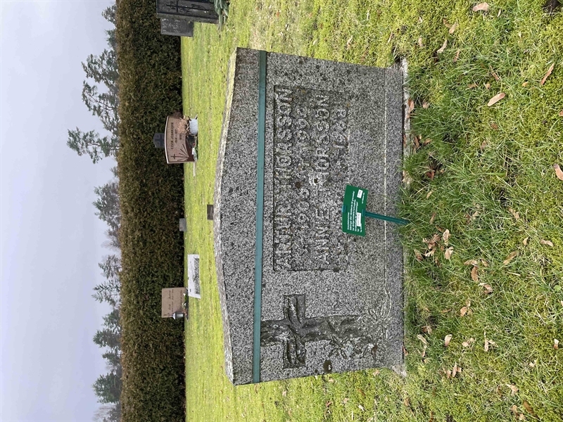 Grave number: 2 F   095