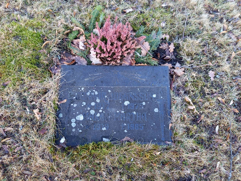 Grave number: NO 08   136