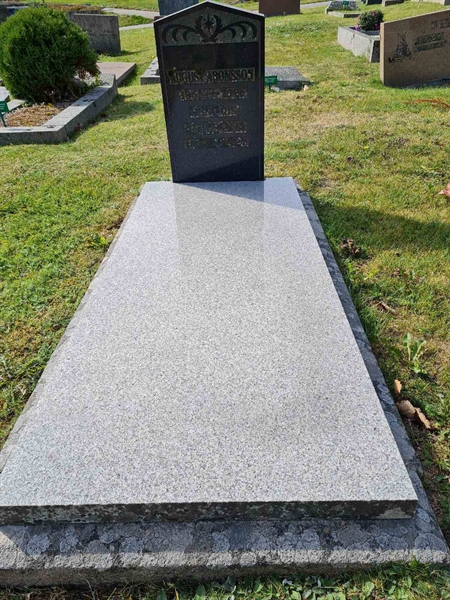 Grave number: F 02   202