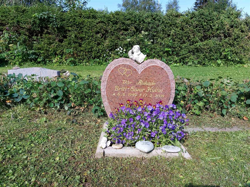 Grave number: FÖ 8    12, 13