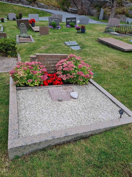 Grave number: F 02   282, 283