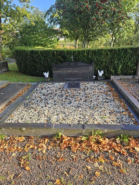 Grave number: Fr 4   296-297