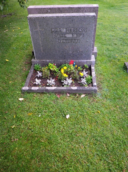 Grave number: VI A    33