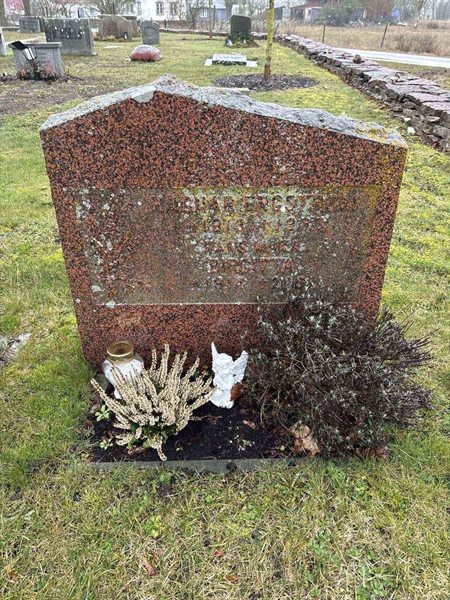 Grave number: Ar A 12, 13