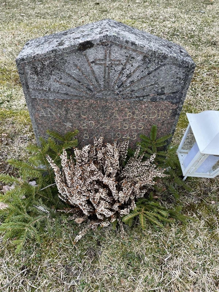 Grave number: R 2   101-E