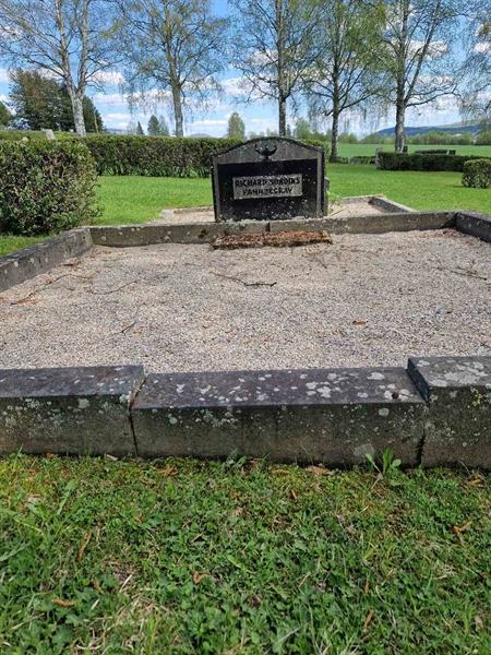 Grave number: 501 20 3927-3930