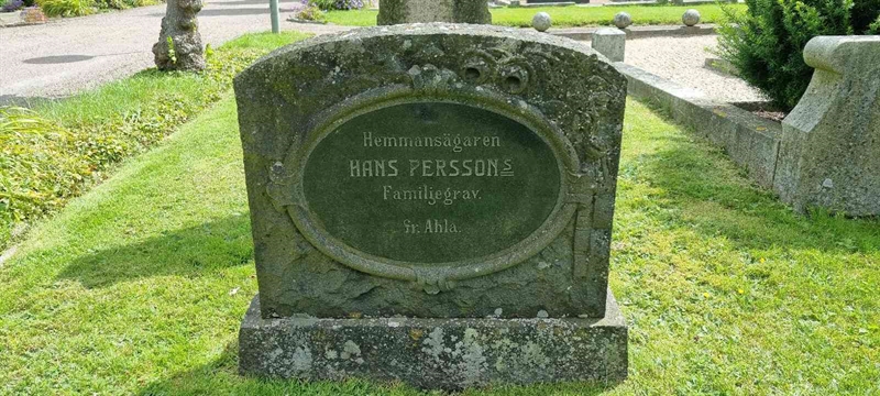 Grave number: LM 2 12  001