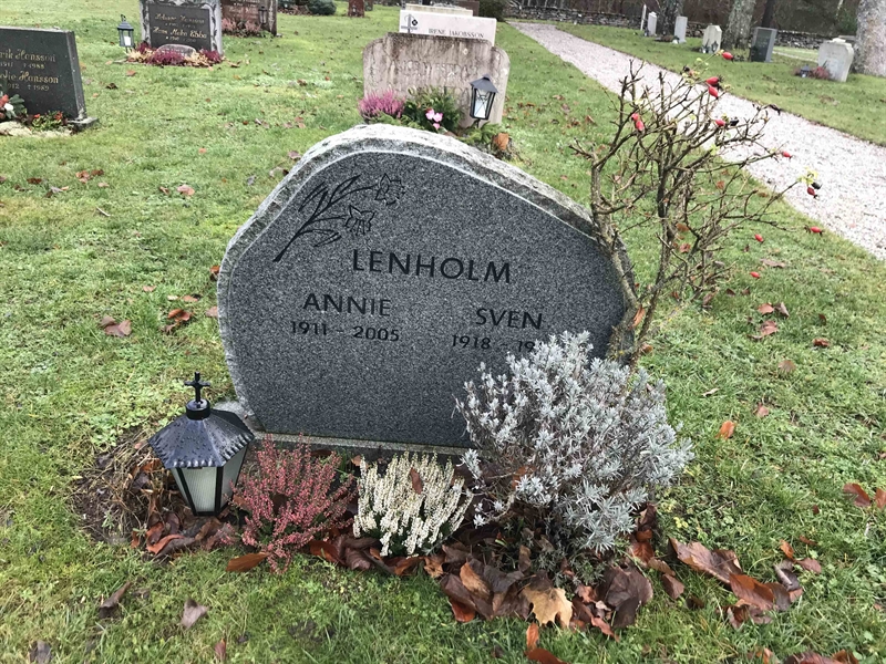 Grave number: L A   110