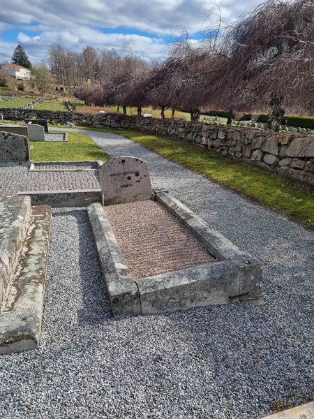 Grave number: TG 007 1079