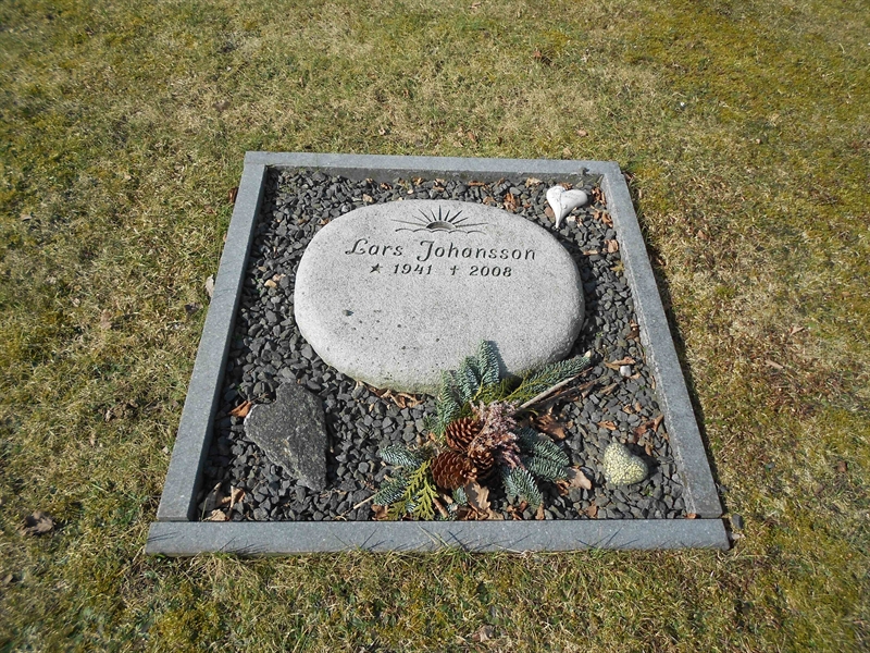 Grave number: V 25   121G