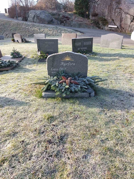 Grave number: F 02   183