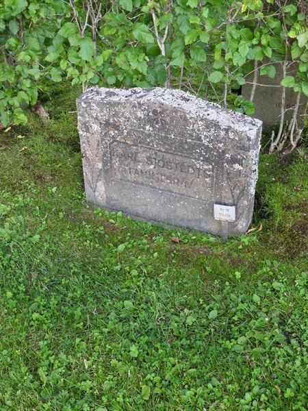 Grave number: 1 10   105-106