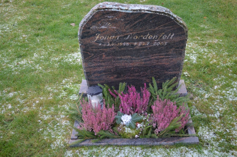 Grave number: TR 2B   220c