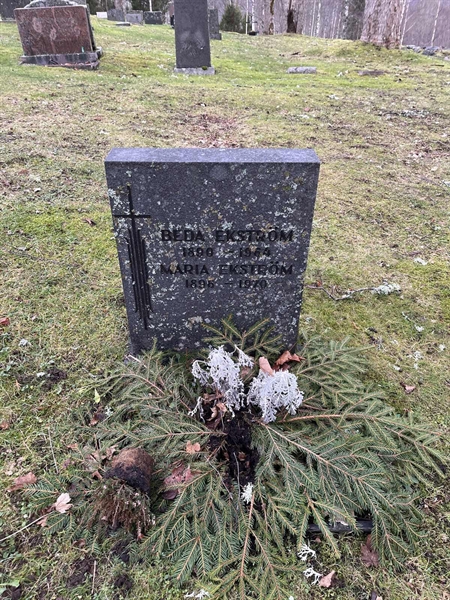 Grave number: Lax Nya 628+629