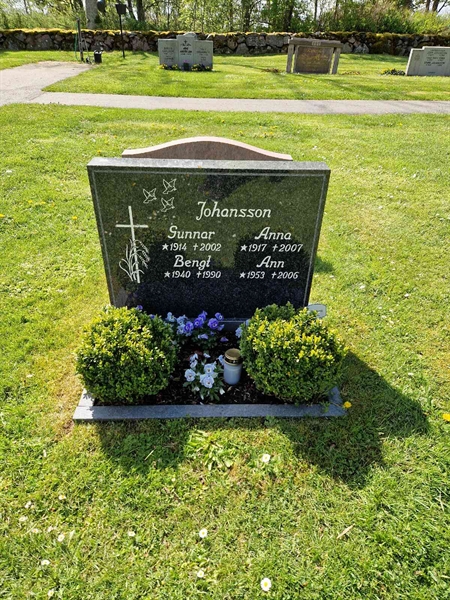 Grave number: 02 N   73