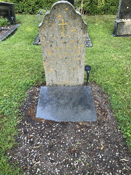 Grave number: 1 03    25