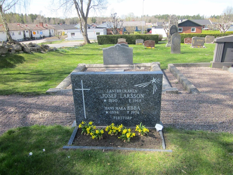 Grave number: 04 B   42, 43