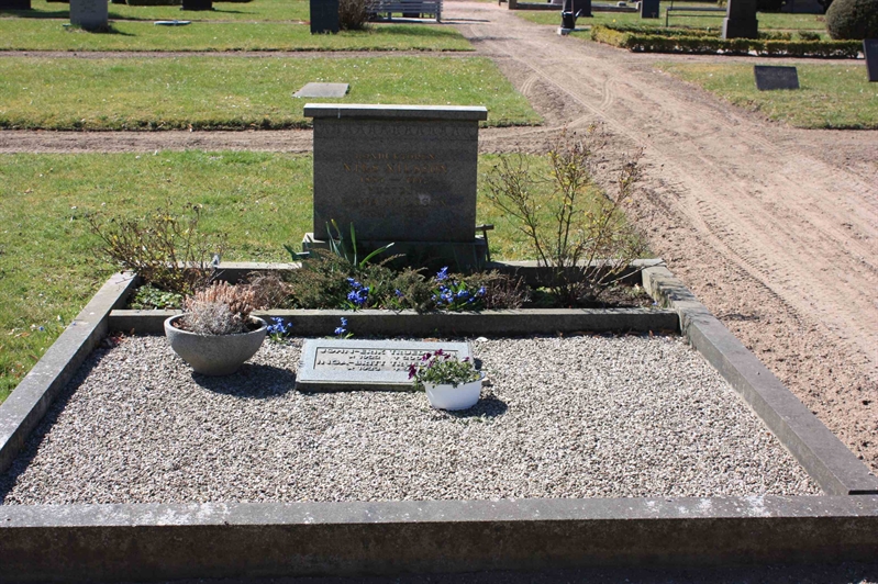 Grave number: Ö 08i   105, 106