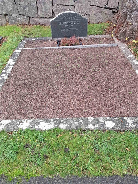 Grave number: 06 60012