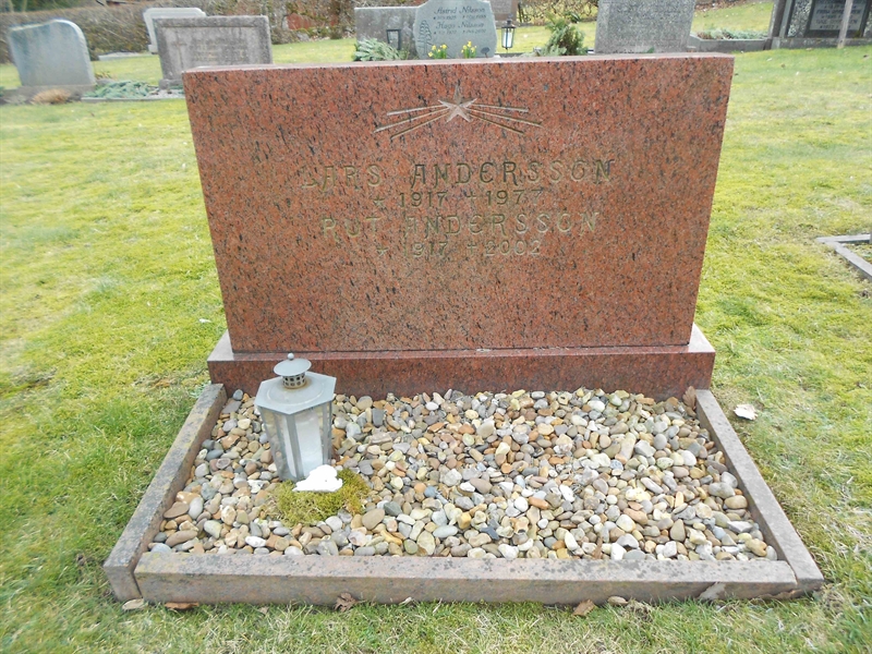 Grave number: NÅ M6    85, 86