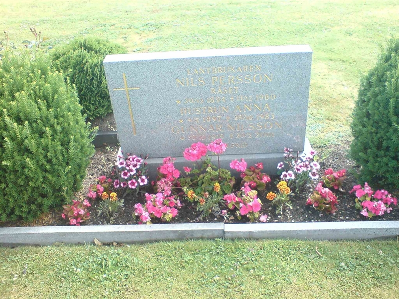 Grave number: 2 3 B   103, 104, 105