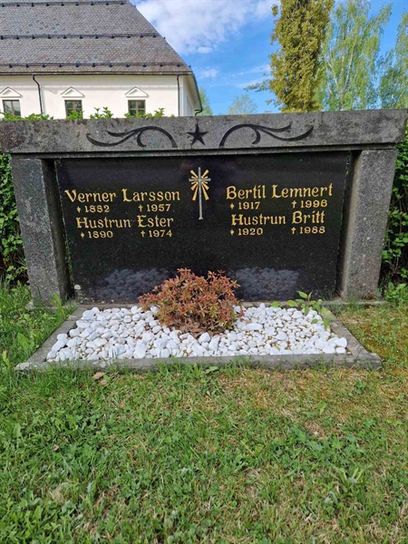 Grave number: 2 14 1704, 1705, 1706