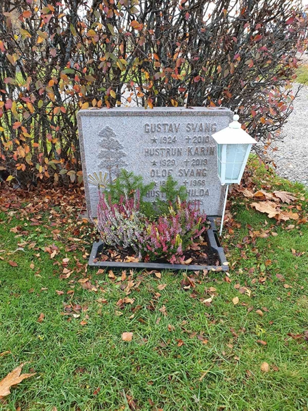 Grave number: D G 4   579