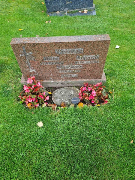 Grave number: KG 09   745, 746