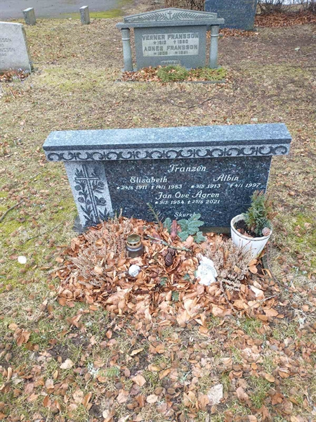 Grave number: 2 D    36, 37