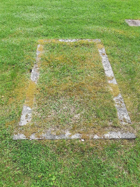 Grave number: 2 D   143