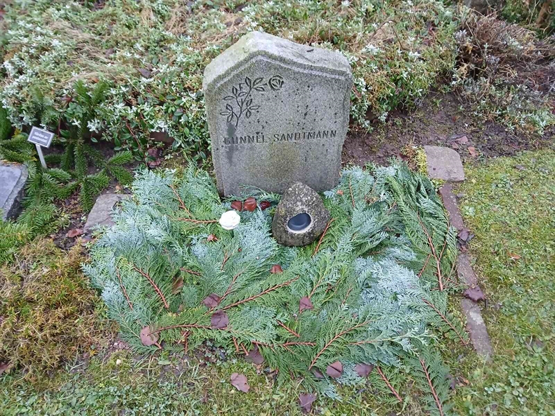 Grave number: FE K    84