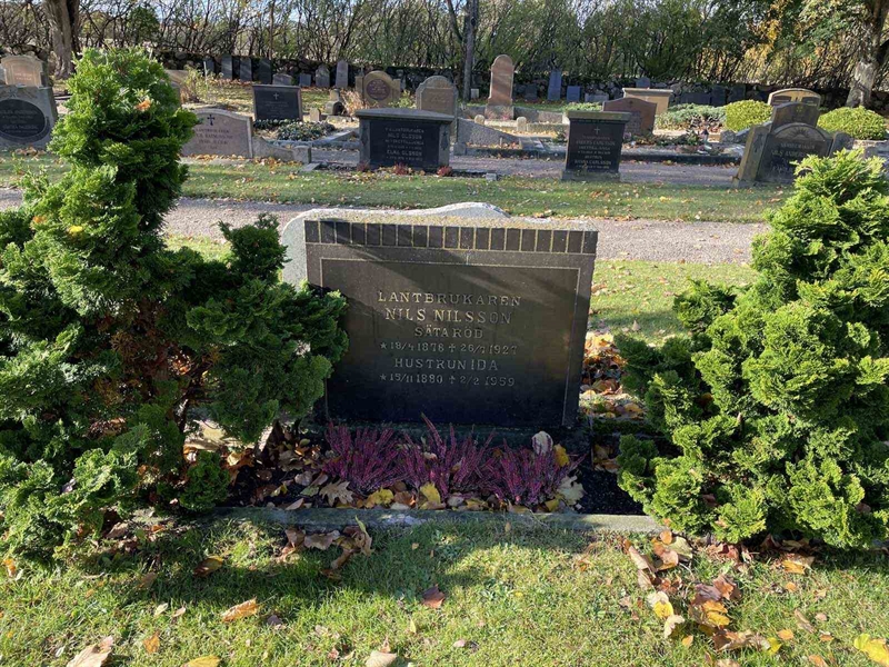 Grave number: VV 5   163, 164