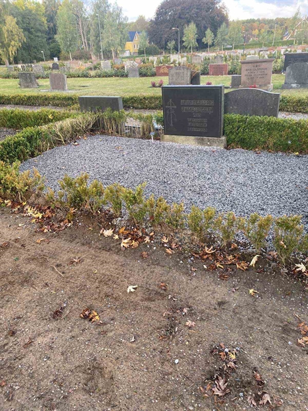 Grave number: 20 F   218-220