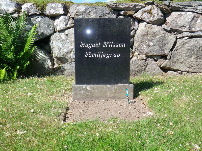 Grave number: LO FA    24, 25, 26, 27