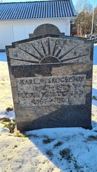 Grave number: M G 05 55-56
