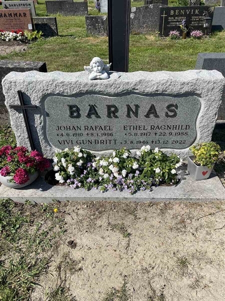 Grave number: N 5 2   183