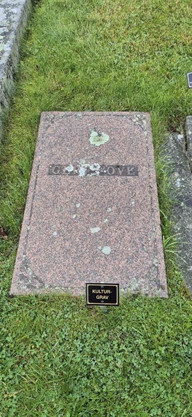 Grave number: F 02   294