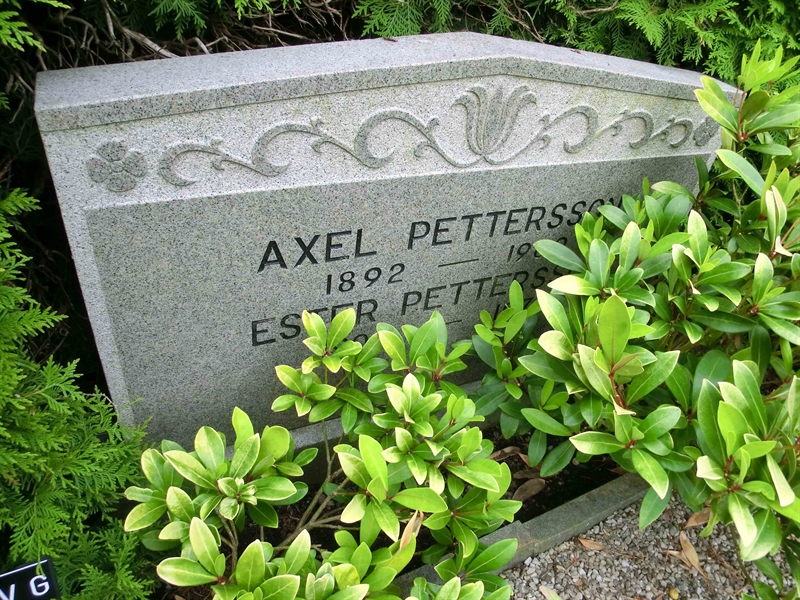 Grave number: KÄ E 072-073