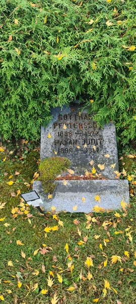Grave number: M H   51, 52
