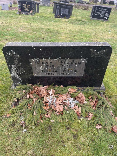 Grave number: Lax mell Kv3 45+46