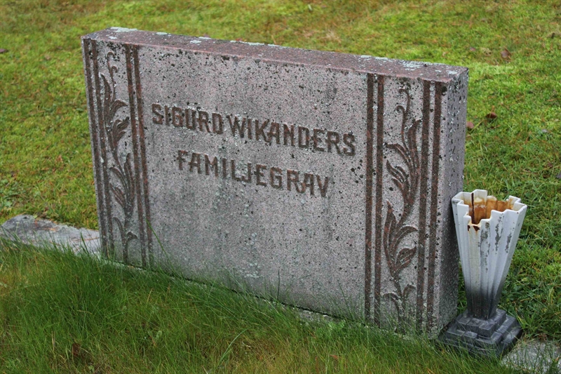 Grave number: S 5    8, 9