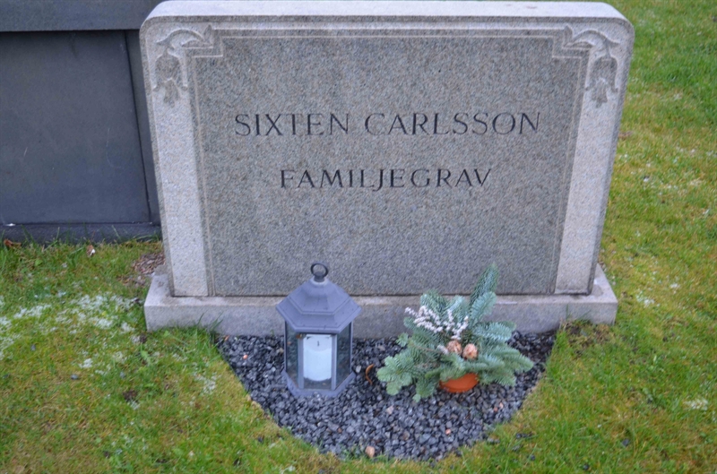 Grave number: TR 3    82